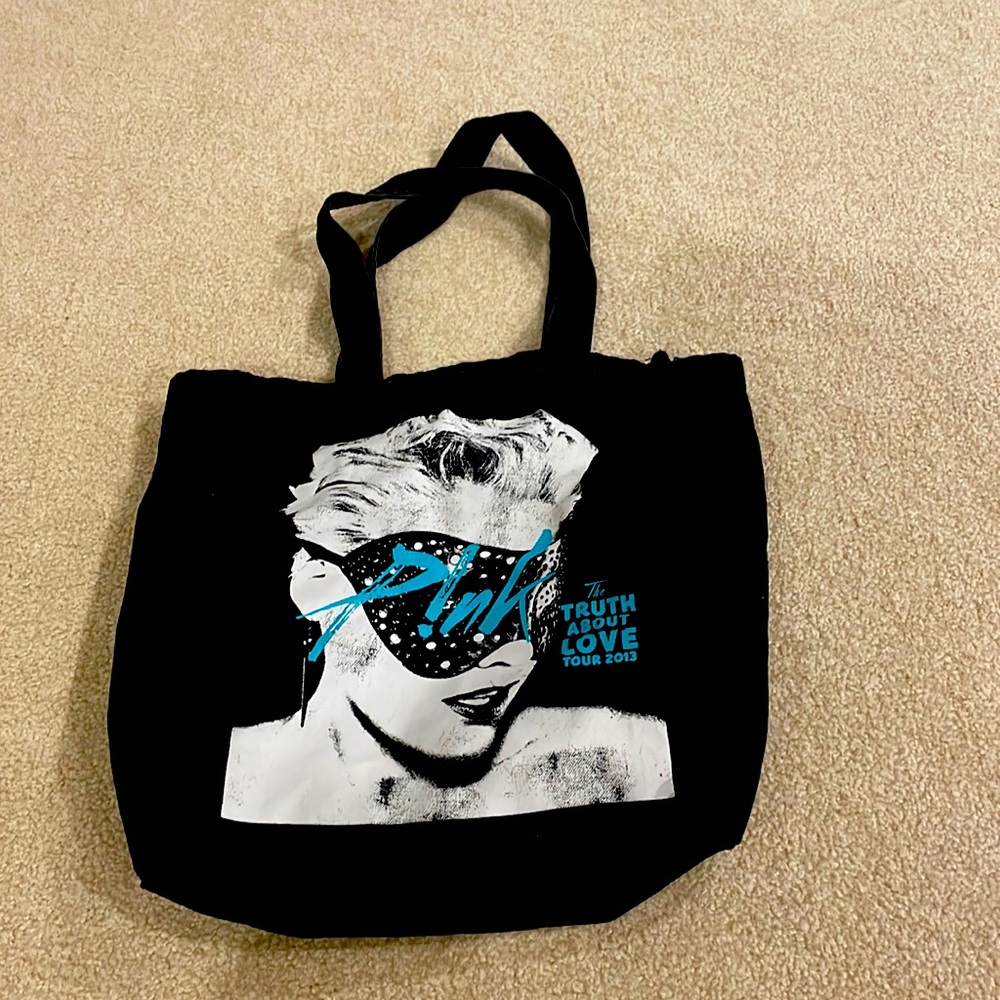 Pink tour 2013 swag bag